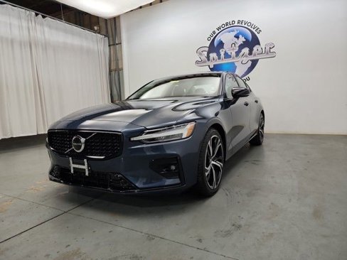 Used 2024 Volvo S60 B5 Core image 13