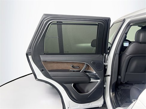 Used 2025 Land Rover Range Rover SE image 20
