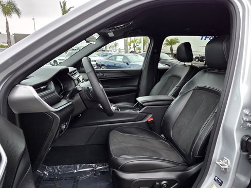 New 2025 Jeep Grand Cherokee L Laredo image 12