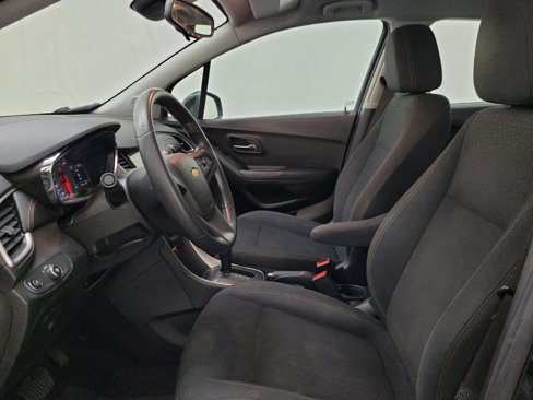 Used 2018 Chevrolet Trax LS image 17