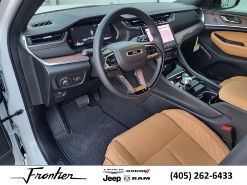 New 2025 Jeep Grand Cherokee Summit image 13