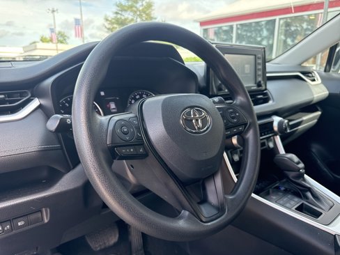 Used 2022 Toyota RAV4 XLE image 10
