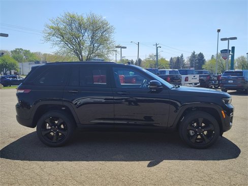 New 2025 Jeep Grand Cherokee Limited w/ Luxury Tech Group II image 7