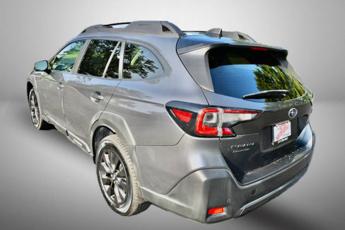 Used 2023 Subaru Outback Onyx Edition image 4