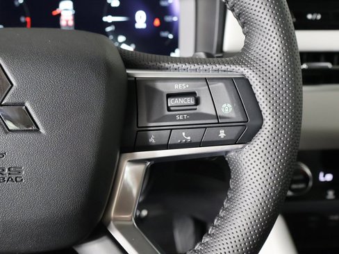 New 2025 Mitsubishi Outlander SE image 46