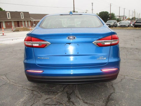 Used 2019 Ford Fusion SE image 4