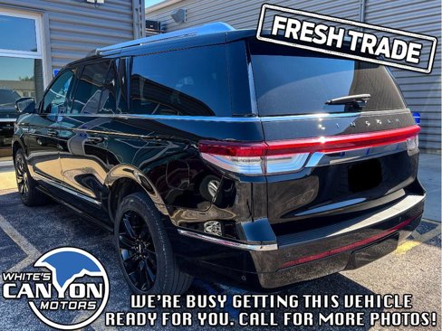 Used 2023 Lincoln Navigator L Reserve image 3