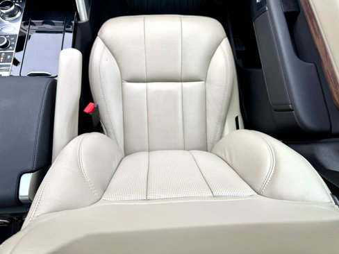 Used 2020 Land Rover Discovery HSE image 33