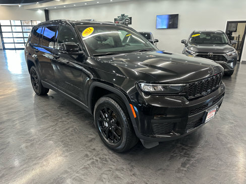 Used 2024 Jeep Grand Cherokee L Laredo image 3