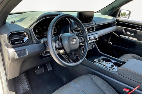 Used 2025 Honda Pilot Sport image 12