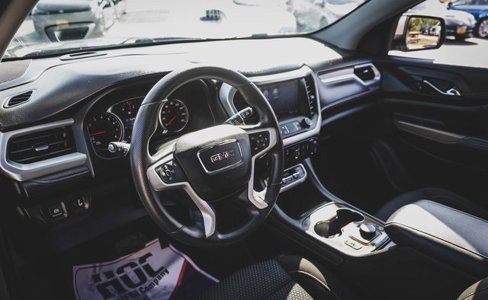 Used 2021 GMC Acadia SLE w/ Driver Convenience Package image 2