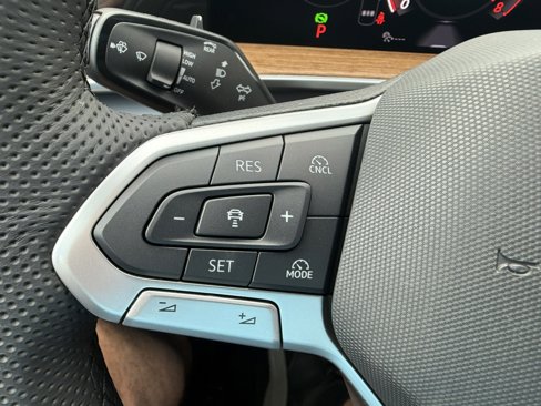 New 2025 Volkswagen Tiguan SEL R-Line image 15