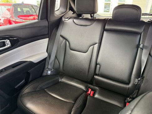Used 2025 Jeep Compass Limited image 67