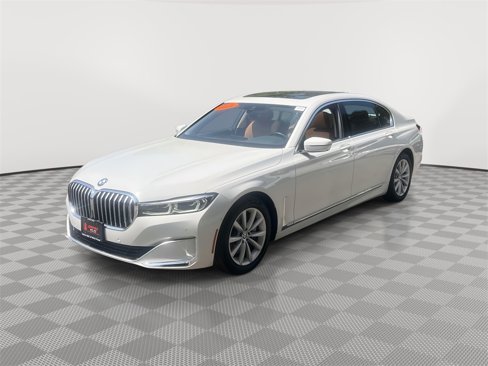Used 2022 BMW 740i xDrive image 3