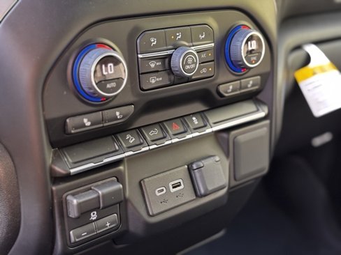 Used 2022 Chevrolet Silverado 2500 LT w/ Convenience Package image 17