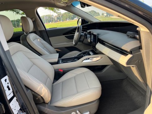 Used 2024 Lincoln Nautilus Premier image 11