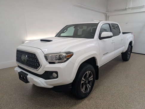 Used 2019 Toyota Tacoma TRD Sport image 2