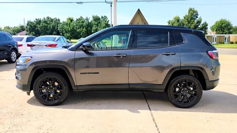 Used 2023 Jeep Compass Latitude w/ Convenience Group image 4