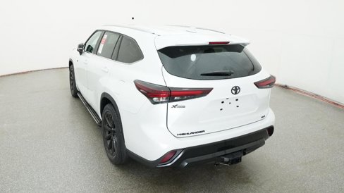 New 2025 Toyota Highlander XLE image 15