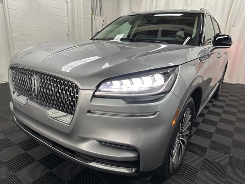 Used 2024 Lincoln Aviator AWD w/ Premium Package image 4