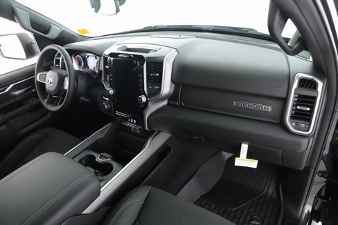 New 2025 RAM 1500 4x4 Crew Cab image 31