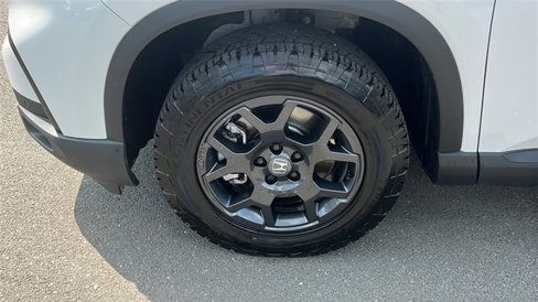 Used 2025 Honda Pilot TrailSport image 8