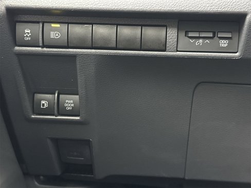 Used 2022 Toyota Sienna LE image 31