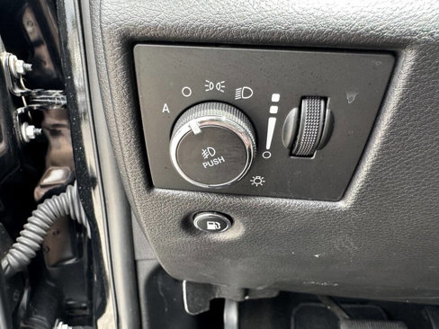 Used 2020 Jeep Grand Cherokee Altitude image 17
