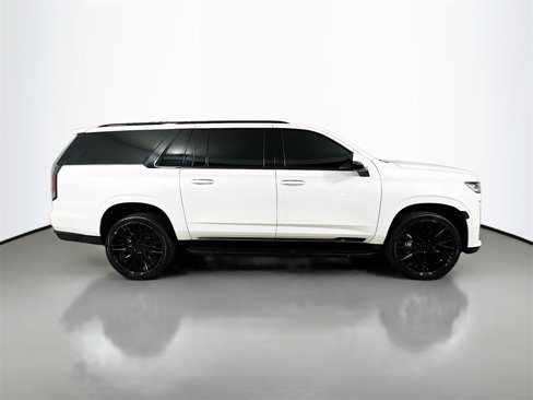 Used 2022 Cadillac Escalade ESV Luxury w/ LPO, Illumination Package image 8