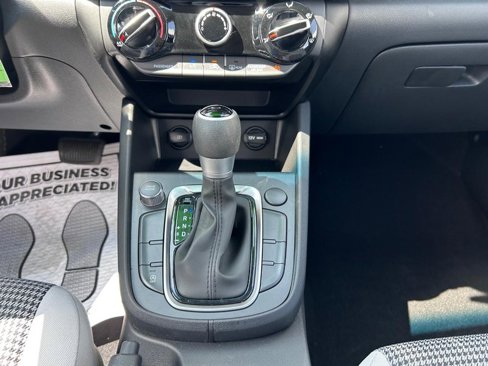 Used 2023 Hyundai Kona SE image 14