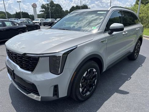 New 2025 Kia Sorento S image 1