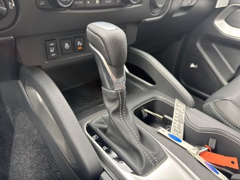New 2025 Nissan Frontier SL image 22