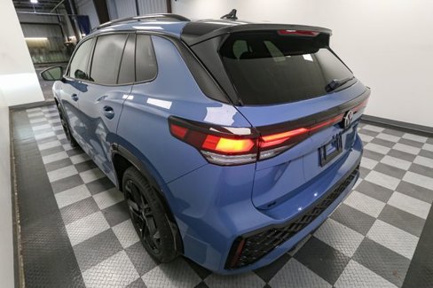 New 2025 Volkswagen Tiguan SE R-Line image 11