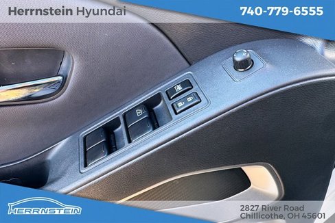 Used 2024 Nissan Frontier SV w/ SV Convenience Package image 17