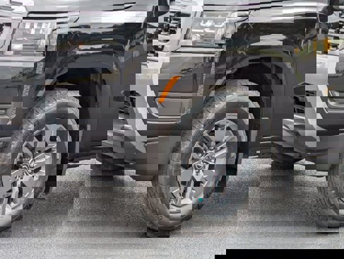 New 2026 Nissan Frontier SV w/ SV Convenience Package image 9