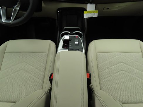 Used 2025 BMW X1 xDrive28i w/ Premium Package image 17