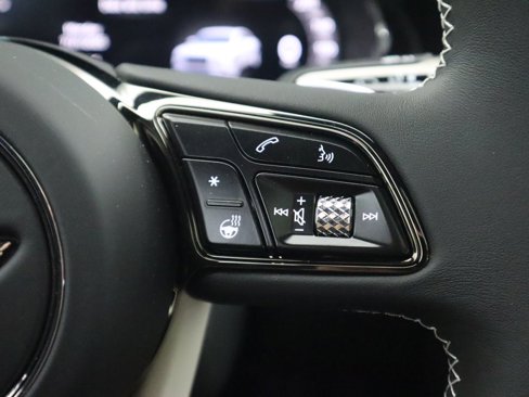 New 2025 Bentley Flying Spur Plug-In Hybrid image 12