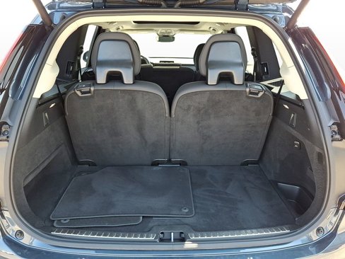 Certified 2025 Volvo XC90 B6 Plus image 24