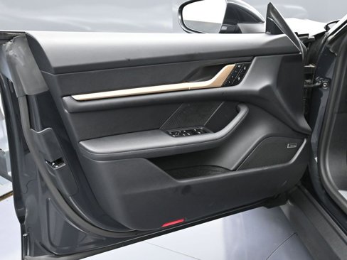 New 2025 Porsche Taycan 4S image 15