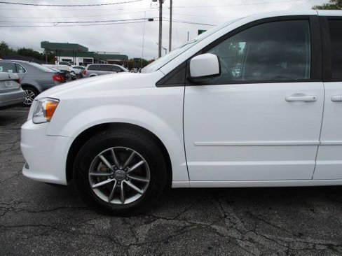 Used 2016 Dodge Grand Caravan SE image 4