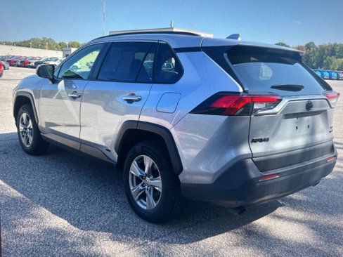 Used 2022 Toyota RAV4 XLE w/ Convenience Package image 3