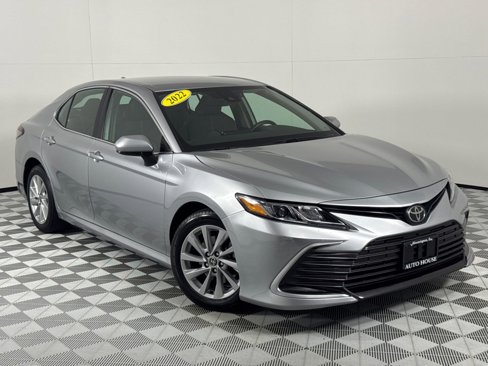 Used 2022 Toyota Camry LE image 2
