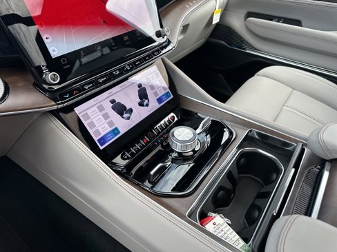 New 2025 Jeep Grand Wagoneer 4WD image 70