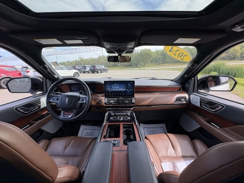 Used 2024 Lincoln Navigator L Reserve image 30