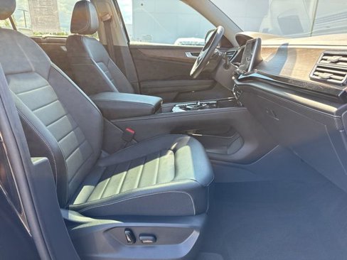 Certified 2025 Volkswagen Atlas SEL image 24