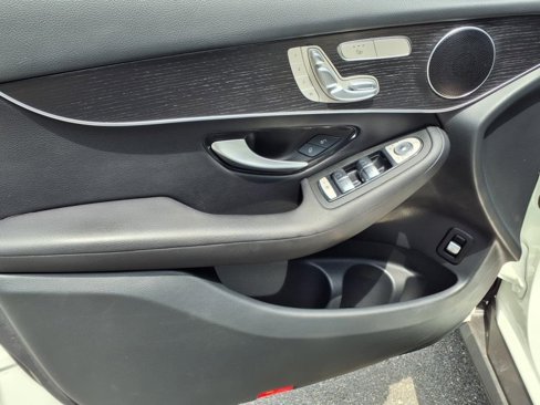 Used 2022 Mercedes-Benz GLC 300 4MATIC image 12