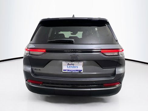 Used 2023 Jeep Grand Cherokee Altitude image 6