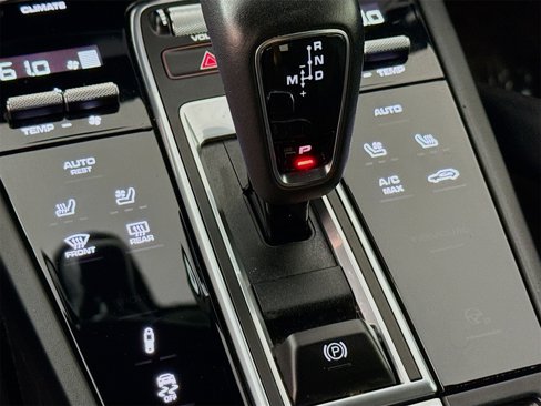 Certified 2022 Porsche Cayenne Platinum Edition image 18
