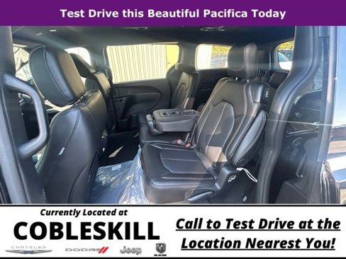 New 2026 Chrysler Pacifica Select image 15