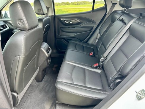 Used 2024 GMC Terrain SLT image 17